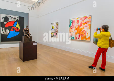 Femme, Oiseau de Joan Miro, est de 10-15m$ avec la vie encore avec la tête en mode paysage par Roy Lichtenstein, est $7-10m et sans titre VI par Willemde Kooning, est $8-12m - La collection de Morton et Barbara Mandel, y compris des chefs-d'étendant sur plusieurs des plus importants mouvements artistiques du 20e siècle, qui devrait rapporter 75 millions de dollars pour la charité. Dans le cadre de Sotheby's, contemporain d'art impressionniste et moderne vente new-yorkaise. Sur l'affichage à New Bond Street. Crédit : Guy Bell/Alamy Live News Banque D'Images
