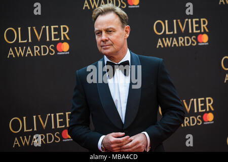 Londres, Royaume-Uni. 8 avril, 2018. L'acteur et chanteur australien Jason Donovan sur le tapis rouge à l'Olivier Awards 2018 s'est tenue au Royal Albert Hall à Londres. Il a interprété une chanson de Joseph pour célébrer le 50e anniversaire du salon Crédit : David Betteridge/Alamy Live News Banque D'Images