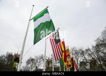 Ouvriers du Commonwealth se bloque de drapeaux à la place du Parlement pour célébrer le Jour du Commonwealth le lundi 12 mars 2018. Avec : Atmosphère, voir Où : London, Royaume-Uni Quand : 09 mars 2018 Credit : Dinendra Haria/WENN Banque D'Images