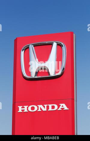 Macon, France - 21 septembre 2015 : Honda logo sur un panneau. Honda est une société multinationale publique japonais Banque D'Images