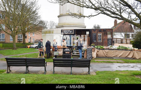 Le paysan Sussex farm shop mobile mise en place à côté de la poivrière à Queen's Park à Brighton . Banque D'Images