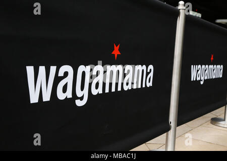 La chaîne de restaurant Wagamama a reçu une amende d'un montant non divulgué pour ne pas avoir à payer le personnel le salaire minimum national. Vue générale de Wagamama sur Southbank. Avec : Atmosphère, voir Où : London, Royaume-Uni Quand : 09 mars 2018 Credit : Dinendra Haria/WENN Banque D'Images