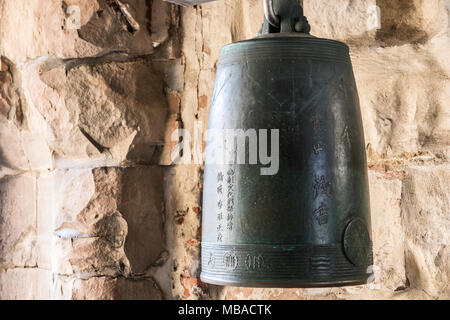 Hanovre, Allemagne. Une cloche de la paix japonaise (bonsho), dans l'église Aegidienkirche, donnés par la ville-soeur de Hiroshima, Japon Banque D'Images