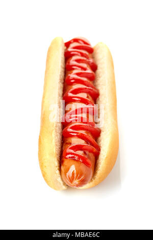 Hot dog avec saucisses grillées et de ketchup on white Banque D'Images