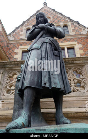 France, Loiret, Orléans, l'hôtel Groslot et statue de Jeanne d'Arc à Orléans, France, 2018. La statue de Jeanne d'Arc a été endommagé pendant la Seconde Guerre mondiale Banque D'Images