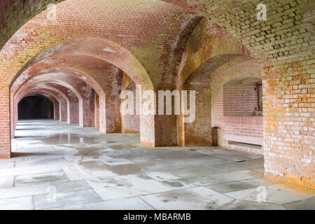 Couloirs vides sous Fort Point National Historic Site. Banque D'Images