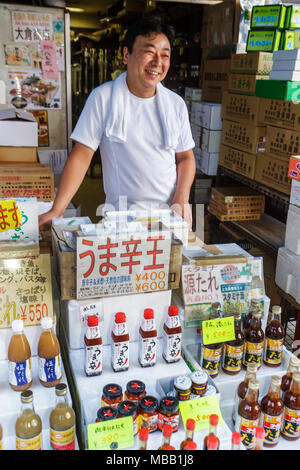 Tokyo Japon,Asie,Orient,marché aux poissons de Tsukiji,shopping shopper shoppers magasins marché marchés achats vente, magasins de détail magasins d'affaires Banque D'Images