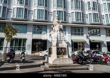 Madrid, Espagne - 15 octobre 2017 : Square de Saint Ann (Santa Ana) à Madrid un jour de ciel bleu. Il s'agit d'une plaza situé dans le centre de Madrid, dans le quartier o Banque D'Images