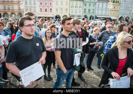 Ceske Budejovice, République tchèque. 09 avr, 2018. Réunion commémorative à la mémoire des victimes de guerre, camp de concentration pour Roms à Lety a eu lieu dans la région de Ceske Budejovice, République tchèque le Lundi, Avril 9, 2018. Crédit : Petr Skrivanek/CTK Photo/Alamy Live News Banque D'Images