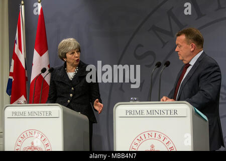 Copenhague, Danemark - 09 avril, 2018 : le premier ministre britannique Theresa visites Mai Le Premier ministre danois Lars Loekke Rasmussen, à Copenhague, au Danemark, pour discuter de l'poisen perpétré à Salisbury, Angleterre, et Brexit. Credit : OJPHOTOS/Alamy Live News Banque D'Images