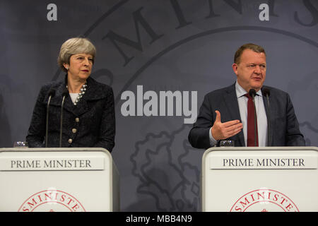 Copenhague, Danemark - 09 avril, 2018 : le premier ministre britannique Theresa visites Mai Le Premier ministre danois Lars Loekke Rasmussen, à Copenhague, au Danemark, pour discuter de l'poisen perpétré à Salisbury, Angleterre, et Brexit. Credit : OJPHOTOS/Alamy Live News Banque D'Images