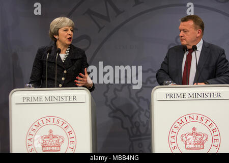 Copenhague, Danemark - 09 avril, 2018 : le premier ministre britannique Theresa visites Mai Le Premier ministre danois Lars Loekke Rasmussen, à Copenhague, au Danemark, pour discuter de l'poisen perpétré à Salisbury, Angleterre, et Brexit. Credit : OJPHOTOS/Alamy Live News Banque D'Images