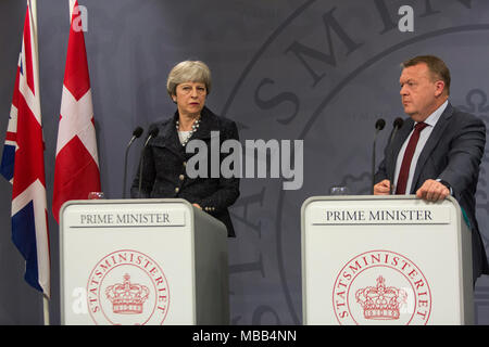 Copenhague, Danemark - 09 avril, 2018 : le premier ministre britannique Theresa visites Mai Le Premier ministre danois Lars Loekke Rasmussen, à Copenhague, au Danemark, pour discuter de l'poisen perpétré à Salisbury, Angleterre, et Brexit. Credit : OJPHOTOS/Alamy Live News Banque D'Images