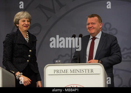 Copenhague, Danemark - 09 avril, 2018 : le premier ministre britannique Theresa visites Mai Le Premier ministre danois Lars Loekke Rasmussen, à Copenhague, au Danemark, pour discuter de l'poisen perpétré à Salisbury, Angleterre, et Brexit. Credit : OJPHOTOS/Alamy Live News Banque D'Images