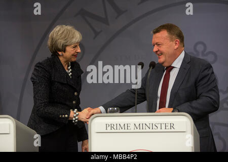 Copenhague, Danemark - 09 avril, 2018 : le premier ministre britannique Theresa visites Mai Le Premier ministre danois Lars Loekke Rasmussen, à Copenhague, au Danemark, pour discuter de l'poisen perpétré à Salisbury, Angleterre, et Brexit. Credit : OJPHOTOS/Alamy Live News Banque D'Images