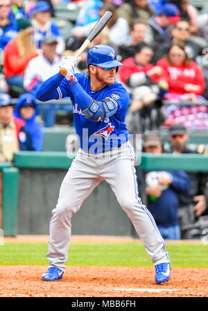 Apr 08, 2018 : Blue Jays de Toronto de troisième but Josh Donaldson # 20 lors d'un match entre la MLB les Blue Jays de Toronto et les Rangers du Texas à Globe Life Park à Arlington, TX Texas défait Toronto 7-4 Albert Pena/CSM. Banque D'Images