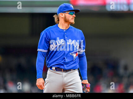 Apr 08, 2018 : Blue Jays de Toronto de troisième but Josh Donaldson # 20 lors d'un match entre la MLB les Blue Jays de Toronto et les Rangers du Texas à Globe Life Park à Arlington, TX Texas défait Toronto 7-4 Albert Pena/CSM. Banque D'Images