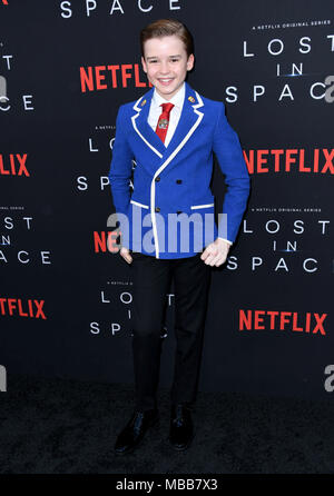 Hollywood, CA, USA. Apr 9, 2018. Maxwell Jenkins. L'NETFLIX ''Perdu dans l'espace'' Saison 1 Premiere événement tenu au Arclight Cinerama Dome d'Hollywood. Credit : Birdie Thompson/AdMedia/ZUMA/Alamy Fil Live News Banque D'Images