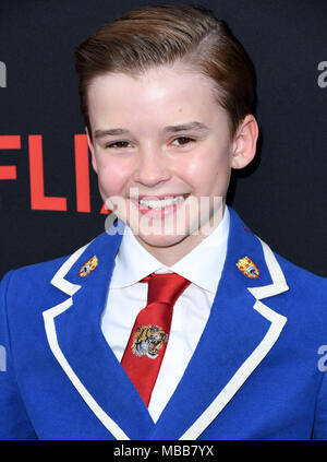 Hollywood, CA, USA. Apr 9, 2018. Maxwell Jenkins. L'NETFLIX ''Perdu dans l'espace'' Saison 1 Premiere événement tenu au Arclight Cinerama Dome d'Hollywood. Credit : Birdie Thompson/AdMedia/ZUMA/Alamy Fil Live News Banque D'Images