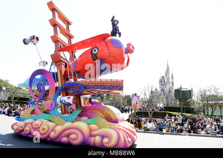 Tokyo, Japon. 10 avr, 2018. Le Tokyo Disneyland est titulaire d'une répétition pour la célébration du 35ème anniversaire de l'ouverture à Tokyo, Japon, le 10 avril 2018. Le Tokyo Disneyland a ouvert ses portes le 15 Apirl, 1983. Credit : Ma Ping/Xinhua/Alamy Live News Banque D'Images