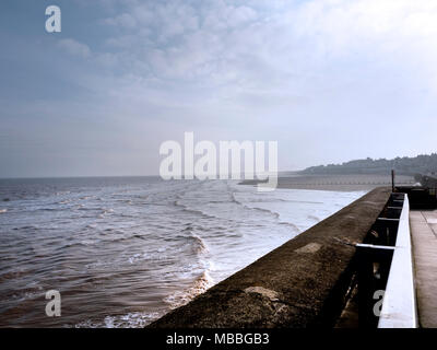 Paroi de la mer à côté de South Pier, à côté de South Cliff Road, Bridlington East circonscriptions du Yorkshire, Angleterre, Royaume-Uni Banque D'Images