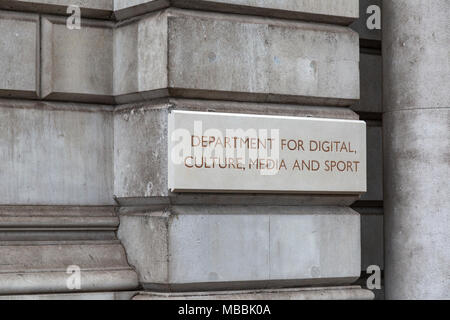 Entrée du Gouvernement britannique pour le ministère de la culture numérique des médias et des sports au 100, Place du Parlement, Londres. Banque D'Images