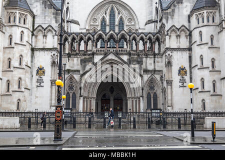 La Royal Courts of Justice sur le Strand, à Londres, en Angleterre. Banque D'Images