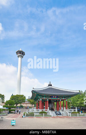 Busan, Corée - 20 septembre 2015 : c'est un des Yongdusan célèbre montagne à Busan. Beaucoup de touristes visitent le parc, parce qu'il est situé près de t Banque D'Images