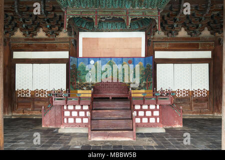 Séoul, Corée - 3 janvier 2016 : Intérieur de Myeongjeongjeon, hall principal du Palais Changgyeonggung. Le palais fut construit par le Roi Sejong et était l'un des Banque D'Images