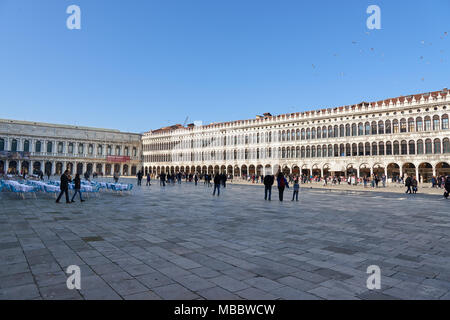 Venise, Italie - Février 19, 2016 : la Piazza San Marco à Venise. Venise est célèbre pour ses paramètres, et d'œuvres d'architecture. Une partie de Venise est resignat Banque D'Images