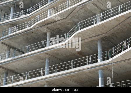 La façade de l'immeuble en vertu de concstruction - immobilier Banque D'Images