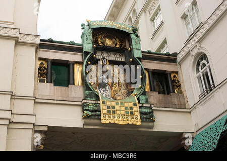 L'Ankeruhr, un célèbre horloge Jugendstil à Vienne, Autriche. Il a été créé par Franz von Matsch, membre de la sécession. Banque D'Images