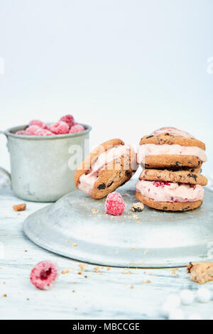 Sandwichs à la crème glacée à la fraise. Snack d'été. Dessert Banque D'Images