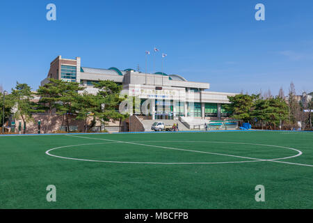 Jangyu, Corée du Sud - Mars 16, 2018 : Construction du centre sportif en Jangyu Gyeongsang du sud Province Banque D'Images