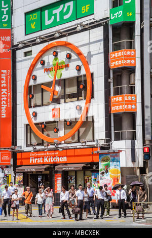 Tokyo Japon,Asie,Orient,Shinjuku,scène de rue,kanji,caractères,symboles,japonais anglais,scène de rue,première cuisine,restaurant restaurants repas Banque D'Images