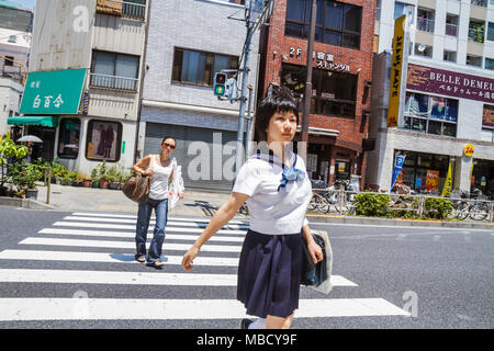 Tokyo Japon,Ryogoku,Keiyo Road,kanji,japonais anglais,asiatique filles,jeune,femme enfants étudiants adolescents adolescents adolescents adolescents a Banque D'Images