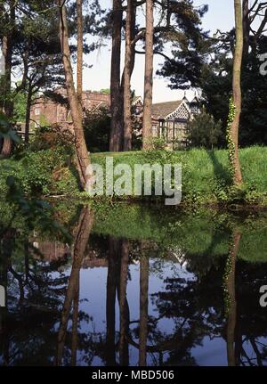 Rufford Old Hall, près de Ormskirk, Lancs. Réclamations de Grey Lady ghost, ghost d'Elizabeth I, et fantôme d'un homme en costume élisabéthain Banque D'Images