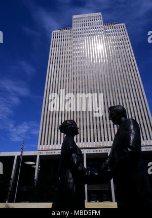 Les Mormons - immeuble de bureaux de l'Église. Immeuble de bureaux de l'église des Mormons à Salt Lake City, avec des statues du prophète Smith et son épouse Emma en premier plan. Banque D'Images