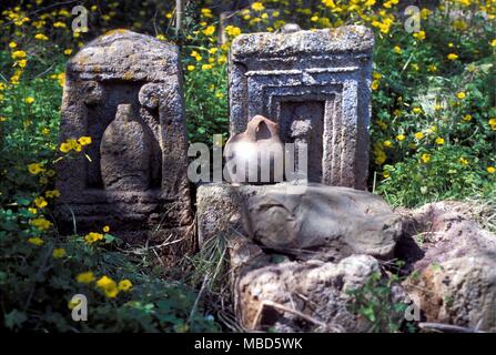 Tunisie Tophet tombes et monuments commémoratifs dans le Tophet près de Carthage (Tunis moderne) où la sépulture de ces sacrifiés aux dieux antiques Carthagian est préservée avec un hypogée lié de l'eau Banque D'Images