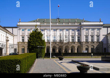 Varsovie, Mazovie / Pologne - 2018/04/07 : Quartier historique de la vieille ville de Varsovie - le président au palais de la rue Krakowskie Przedmiescie Banque D'Images