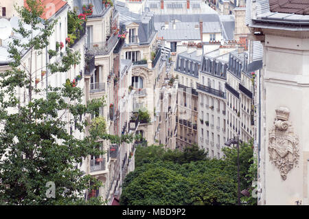 Paris (France) : Quartier de Montmartre. 'Rue du Mont-Cenis' street dans le 18ème arrondissement de Paris (quartier) Banque D'Images