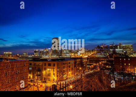 La nuit tombe sur Richmond, Virginie. Banque D'Images