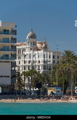 Le centre-ville de plage El Postiguet, Alicante, Espagne Banque D'Images