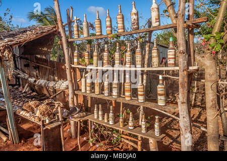 Vente de souvenirs sur la route de ramena, près de Diego Suarez (Antsiranana), au nord de Madagascar Banque D'Images