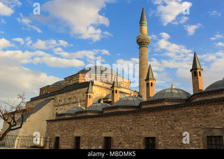 Mausolée de Mevlana de coupoles et tour en Turquie Banque D'Images