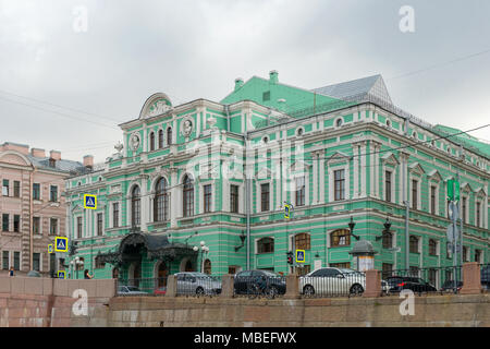 La Russie, Saint-pétersbourg - le 18 août 2017 : vue sur le quai de la Rivière Fontanka, 65 ans, le théâtre Bolchoï Théâtre appelé après GA Tovstonogov Banque D'Images