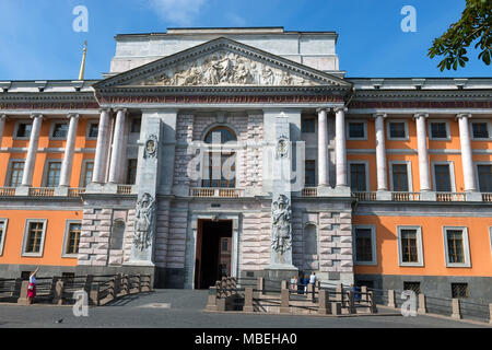 La Russie, Saint-pétersbourg - août 18, 2017 : Avis de la Saint Michael's Castle (château Mikhailovsky ou Château des ingénieurs) Banque D'Images