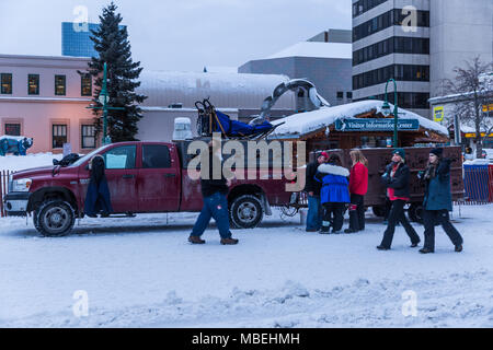 Camion remorque chien tirant au début de cérémonie d'Iditarod à Anchorage Alaska Banque D'Images