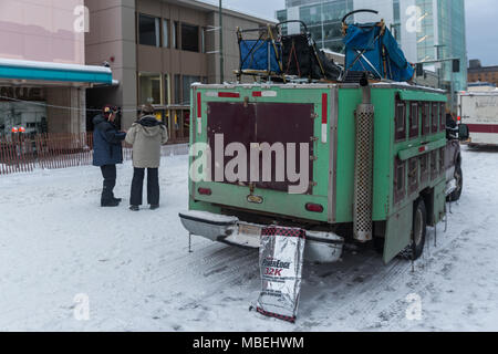 Transporteur de chien avant de commencer de cérémonie d'Iditarod à Anchorage Alaska Banque D'Images