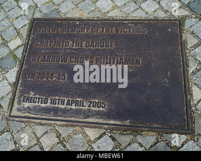 Portrait de plaque commémorative, chaussures sur la rive du Danube, Budapest, Hongrie Banque D'Images